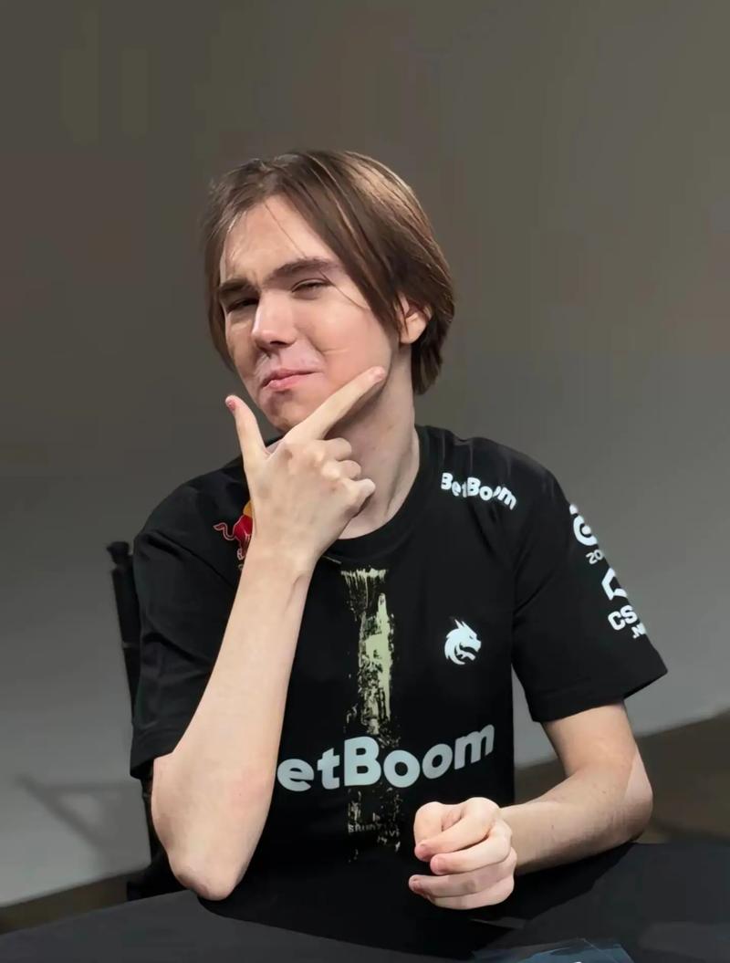 【攻略】想玩LOL手游快人一步，那得先重温这个英雄怎么玩