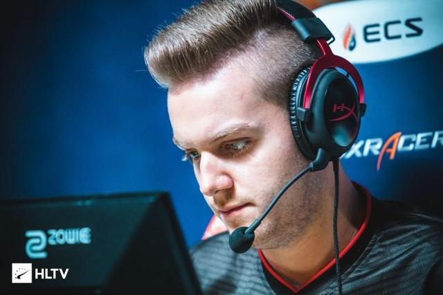 JackeyLove接受媒体专访：先锋赛打的很差 后面先打好每一场吧