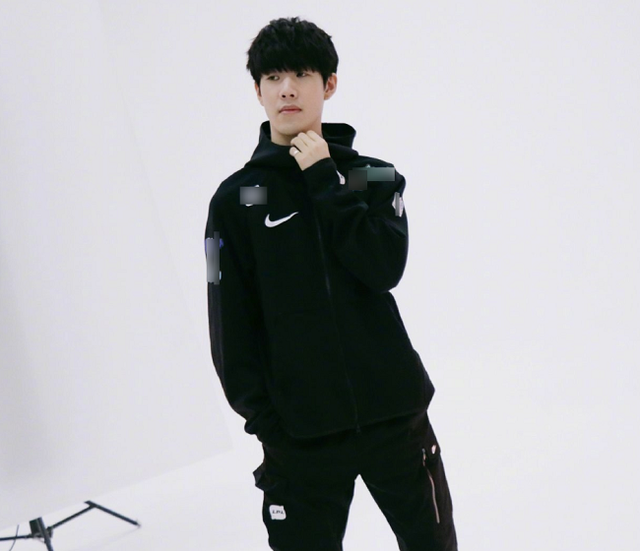 隐士修道院藏了机票？所有 T1 选手表现完美，获得了赛点！ T1 2-0 EDG