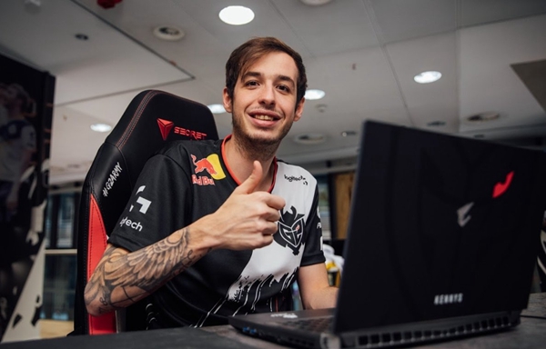 Dplus KIA 击败 Hanwha Life Esports 在 LCK 2025 赛季